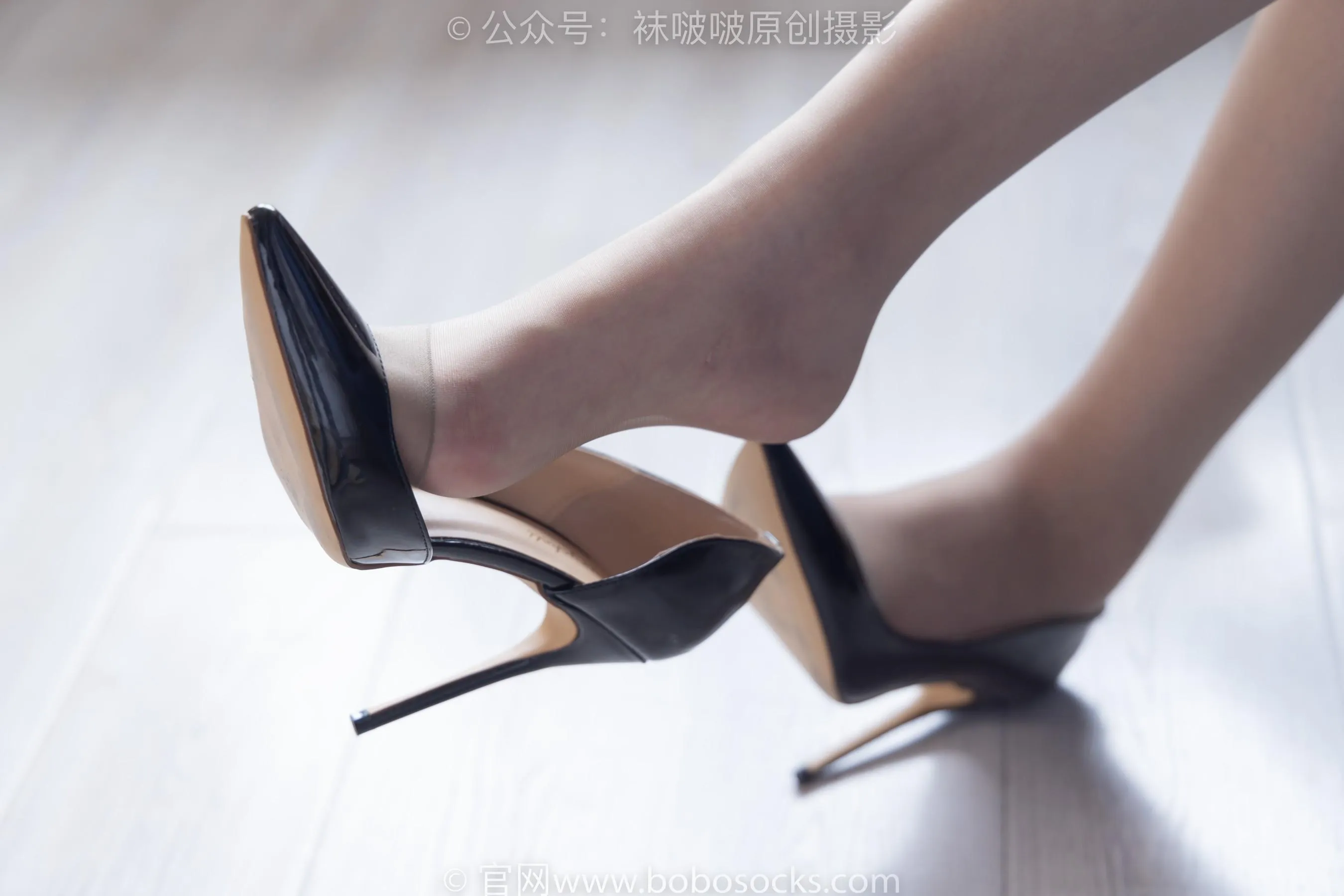 [BoBoSocks袜啵啵]NO.224 小甜豆稚予-高跟鞋、咖啡色丝袜、裸足、ol制服 [74P]插图4